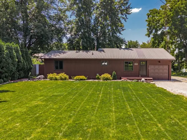 24401 Peyton PL, Hudson, IL 61748