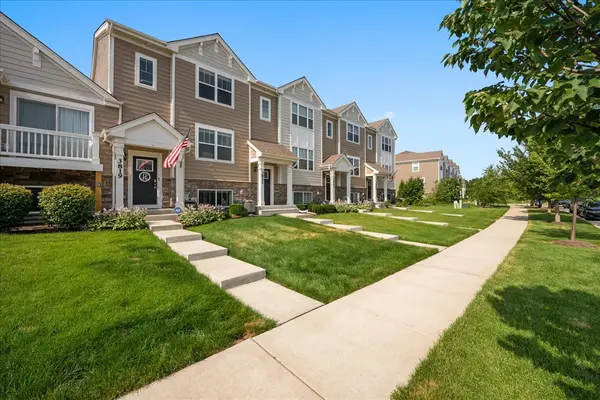 3819 Honeysuckle LN, Elgin, IL 60124