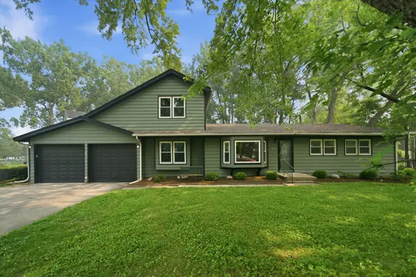 601 Sheridan DR, Wauconda, IL 60084