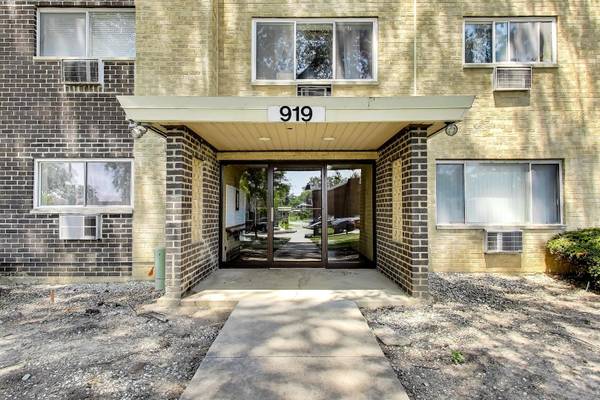 919 N Boxwood DR #108, Mount Prospect, IL 60056
