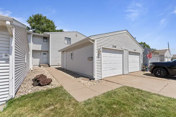 3760 EASTWOOD CT, Bettendorf, IA 52722