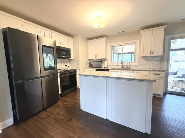 1316 Chalfont DR, Schaumburg, IL 60194