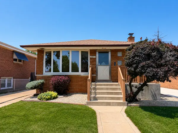 12852 S Manistee AVE, Chicago, IL 60633