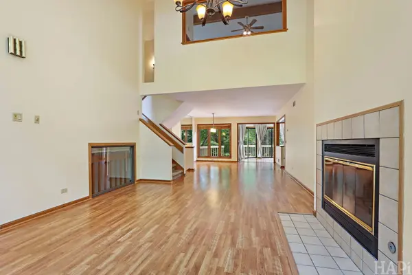 1219 Golf View DR, Woodridge, IL 60517