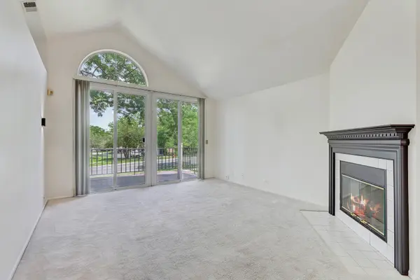 376 Ashford CIR #3, Bartlett, IL 60103