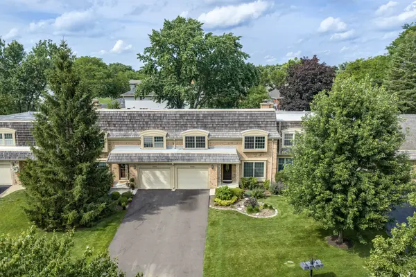 19W010 Avenue Normandy East AVE, Oak Brook, IL 60523