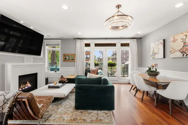 744 W Belmont AVE #2F, Chicago, IL 60657