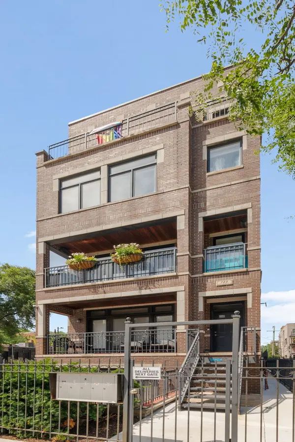 744 W Belmont AVE #2F, Chicago, IL 60657