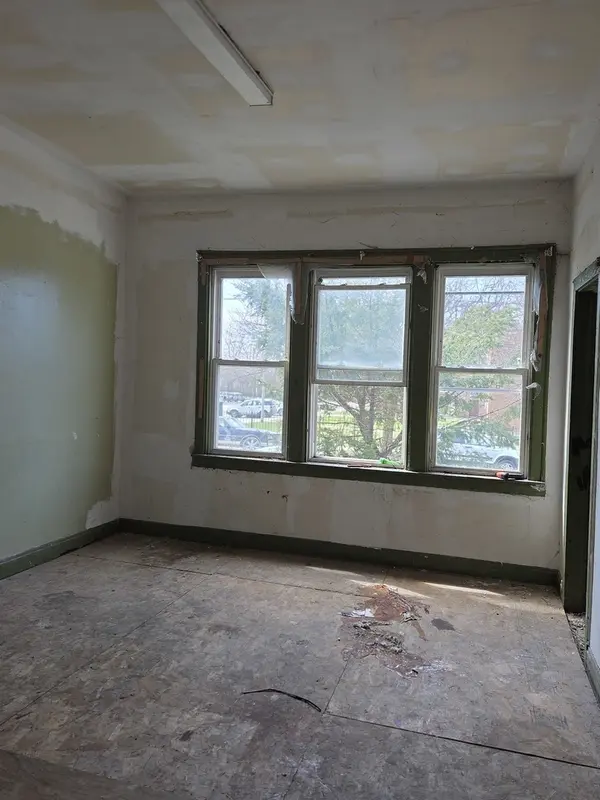 8847 S BURLEY AVE, Chicago, IL 60617