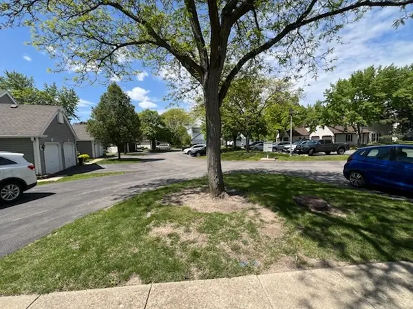 2637 Oakshire CT, Aurora, IL 60502