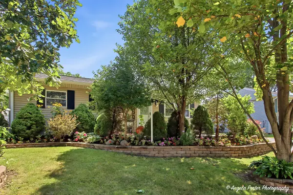 1080 Larkdale ROW, Wauconda, IL 60084