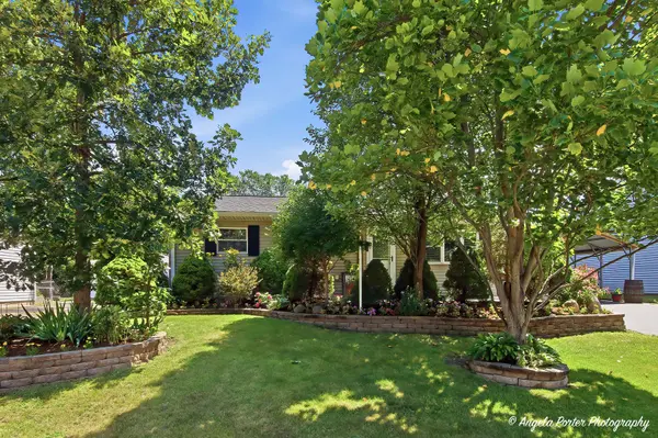 1080 Larkdale ROW, Wauconda, IL 60084