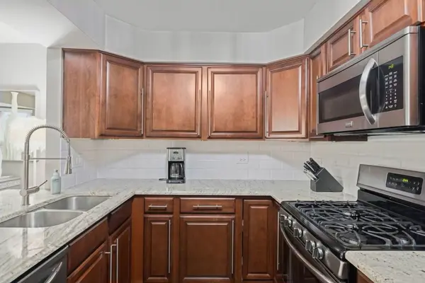 282 LORRAINE CIR, Bloomingdale, IL 60108