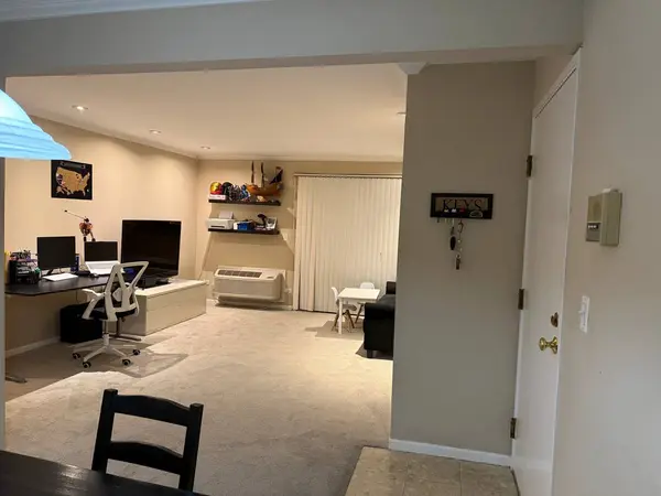 820 N Lakeside DR #3A, Vernon Hills, IL 60061