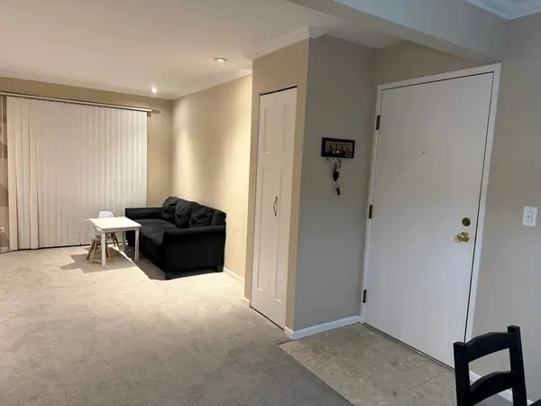 820 N Lakeside DR #3A, Vernon Hills, IL 60061