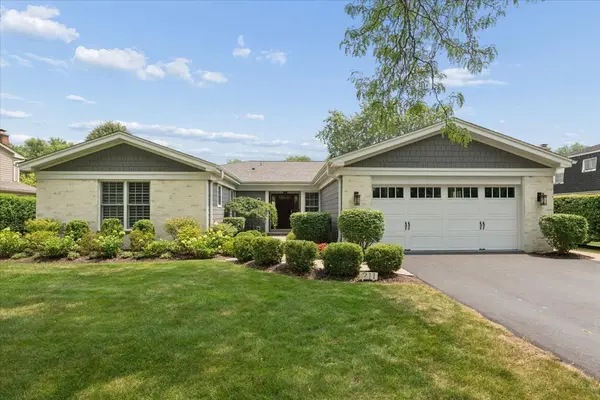 211 Kenmore AVE, Deerfield, IL 60015