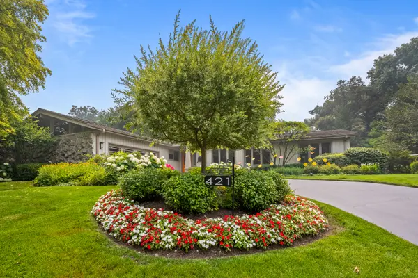 421 Heather LN, Lake Forest, IL 60045