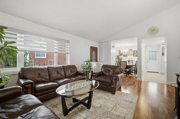 7006 W Carol AVE, Niles, IL 60714