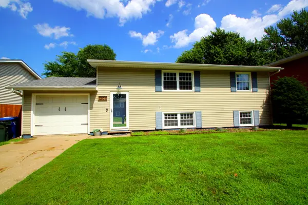 1203 CALVIN ST, Davenport, IA 52804