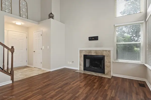 220 Lexington LN, Grayslake, IL 60030