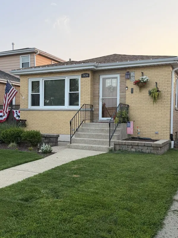 7434 N Octavia AVE, Chicago, IL 60631