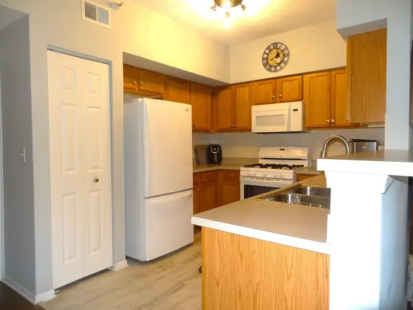 0S099 Lee CT #101, Winfield, IL 60190