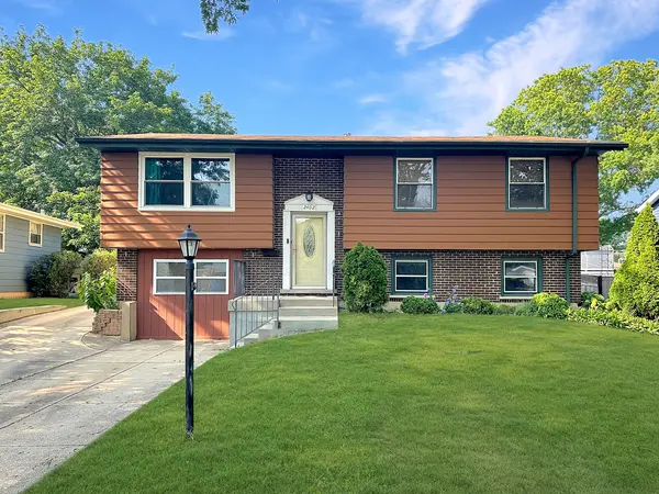 2402 Birch LN, Rolling Meadows, IL 60008
