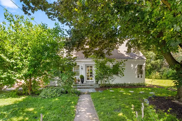 1008 Edward RD, Prospect Heights, IL 60070