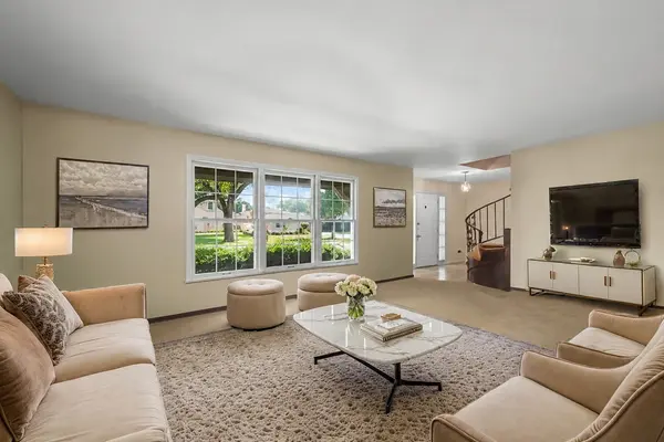 470 Middlesex CT, Buffalo Grove, IL 60089