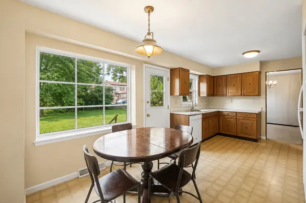 470 Middlesex CT, Buffalo Grove, IL 60089