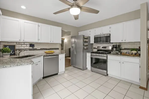 832 Fox Chase DR, Round Lake Beach, IL 60073