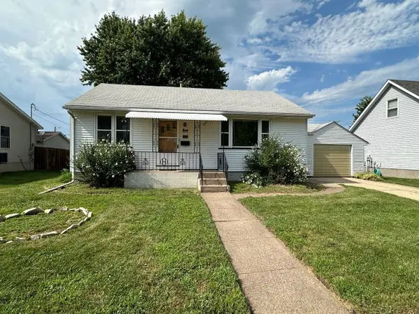 200 10th ST, De Witt, IA 52742