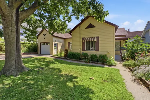 905 Washington ST, Davenport, IA 52804