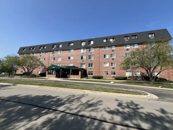 5011 Valley LN #208, Streamwood, IL 60107