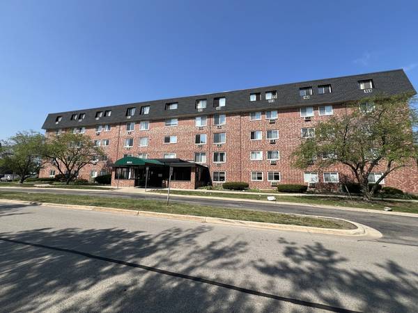 5011 Valley LN #208, Streamwood, IL 60107