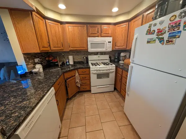 9421 S Roberts RD #2SE, Hickory Hills, IL 60457