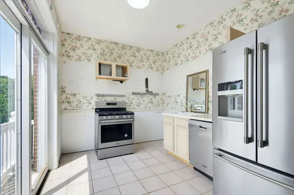 1228 Depot ST #2-D, Glenview, IL 60025