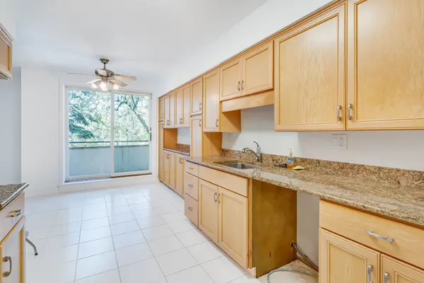 6400 N Cicero AVE #212, Lincolnwood, IL 60712