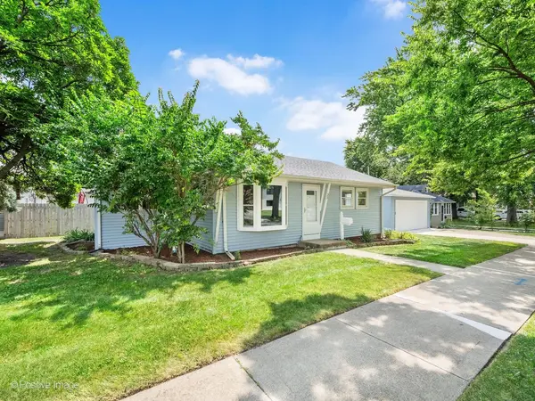 23 W Naperville RD, Westmont, IL 60559