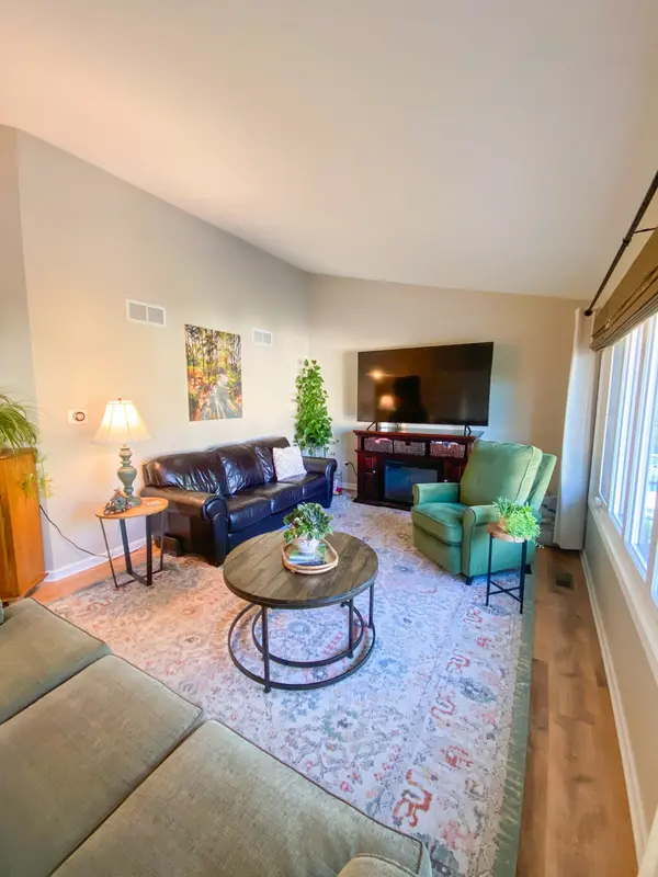 9241 Windsor Pkwy, Tinley Park, IL 60487