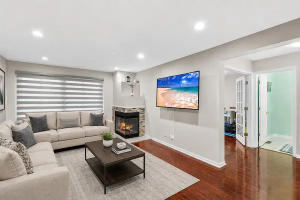 3250 Cool Springs CT, Naperville, IL 60564