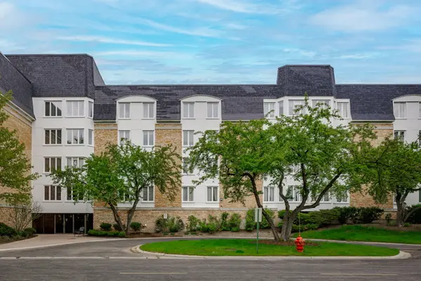 200 Lake BLVD #415,  Buffalo Grove,  IL 60089