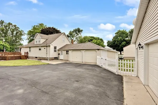 203 E Lake ST, Ashkum, IL 60911