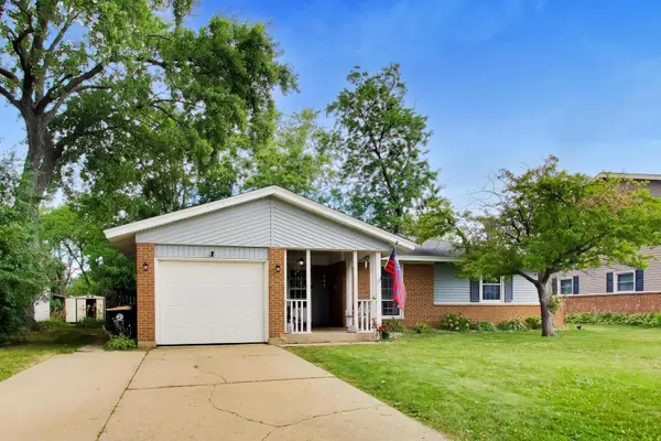 502 Shadywood LN, Elk Grove Village, IL 60007