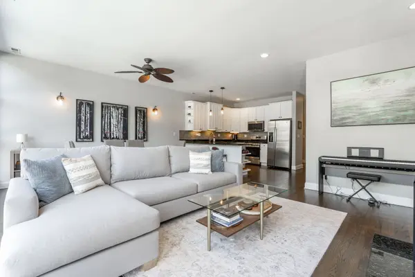 2119 N Damen AVE #2, Chicago, IL 60647