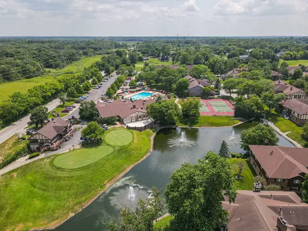 7737 W Golf DR #302, Palos Heights, IL 60463