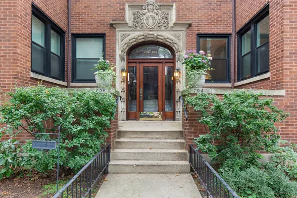 704 W Buena AVE #1E, Chicago, IL 60613