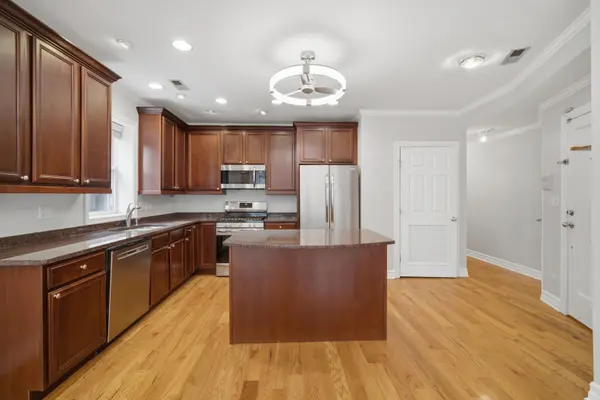 2449 W Foster AVE #2, Chicago, IL 60625