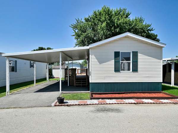 104 9th AVE, Bartlett, IL 60103