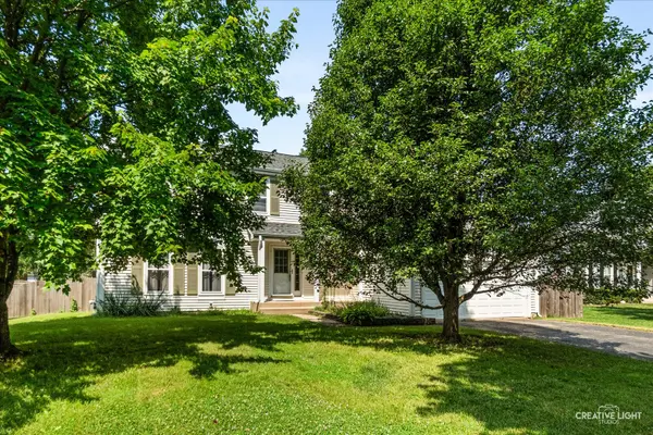 202 Mistwood LN, North Aurora, IL 60542
